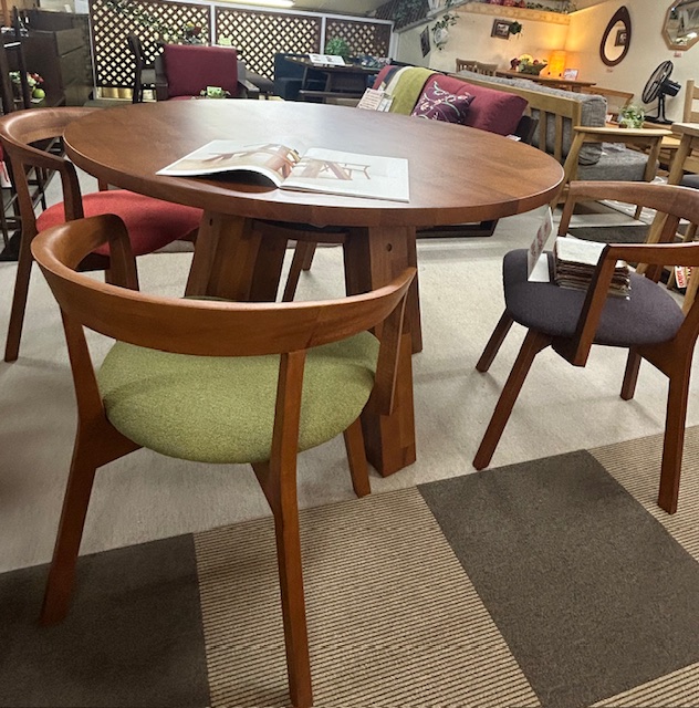 無垢材を使用した和ダイニング